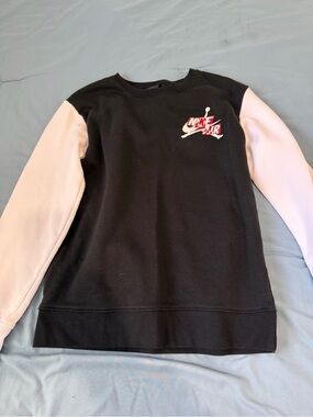 Nike Black Pullover Sweatshirt Kids Size 12-13